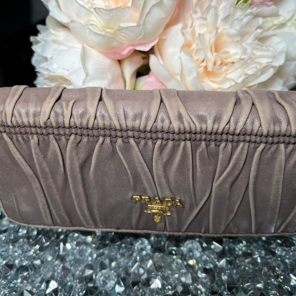 EUC PRADA NAPPA LEATHER WALLET - Picture 2 of 13